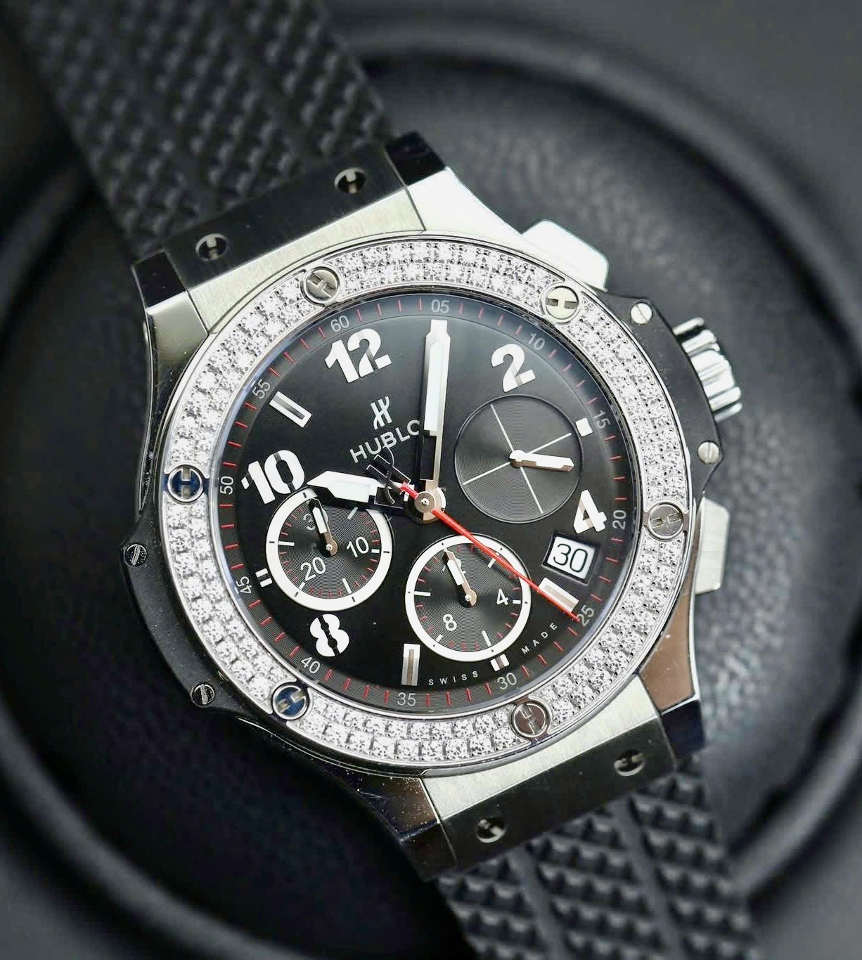 Hublot Big Bang Diamonds Original Chronograph Black (Dial đời mới), Niềng Kim Cương Thiên Nhiên Zin hãng, Size 41mm, Like new fullbox