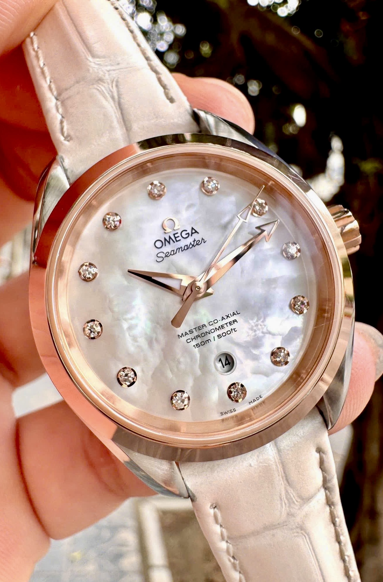 OMEGA Seamaster Aqua Terra 8520 Nữ_ MOP (khảm trai) trắng Diamonds, Demi Niềng Vàng hồng đúc 18k, Size 34mm, Like new fullbox