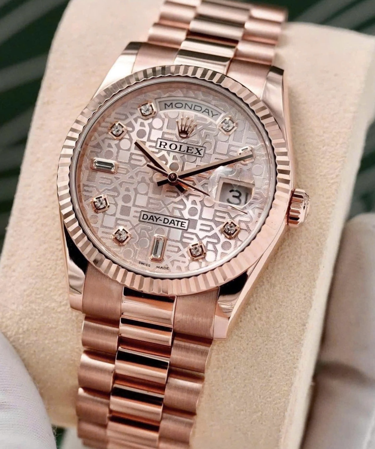 Rolex Daydate 118235F Vi Tính Hồng Diamonds, Vàng hồng đúc 18k nguyên khối, Size 36mm, Like new fullbox