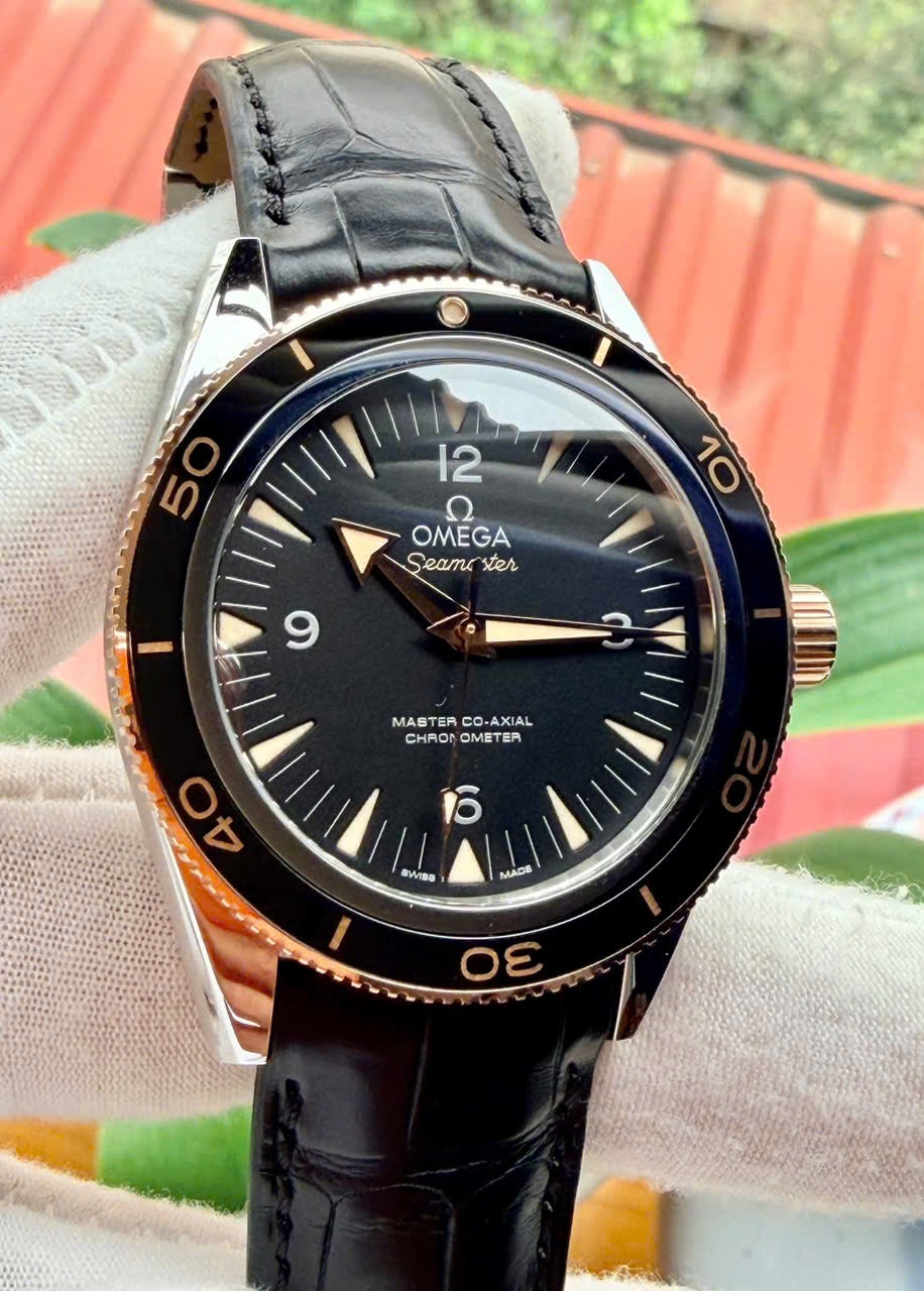 OMEGA Seamaster Diver 300M Master 8400 Si14 Black Ceramic, Sedna Rose Gold 18k, Ref: 233.20.41.21.01.001, Demi Vàng hồng đúc 18k, Size 41mm, Khoá thông minh trượt nới dây đời mới nhất 2026 của OMEGA, New 100% date 4/2026 (BHTC 2031)