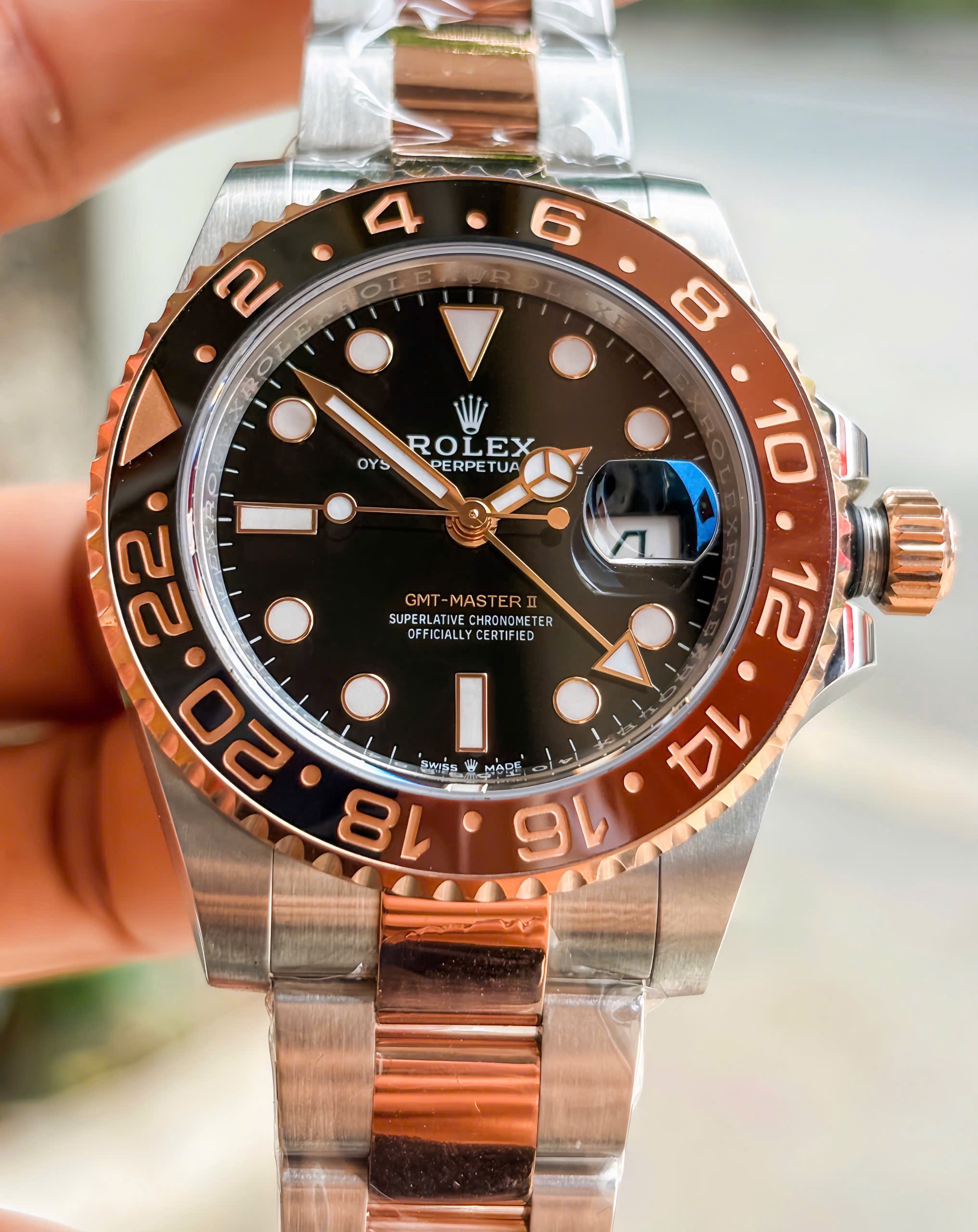 Rolex Rootbeer GMT 126711, Demi Vàng hồng đúc 18k, Size 40mm, Like new fullbox date cao 2025 (BHTC 2030)