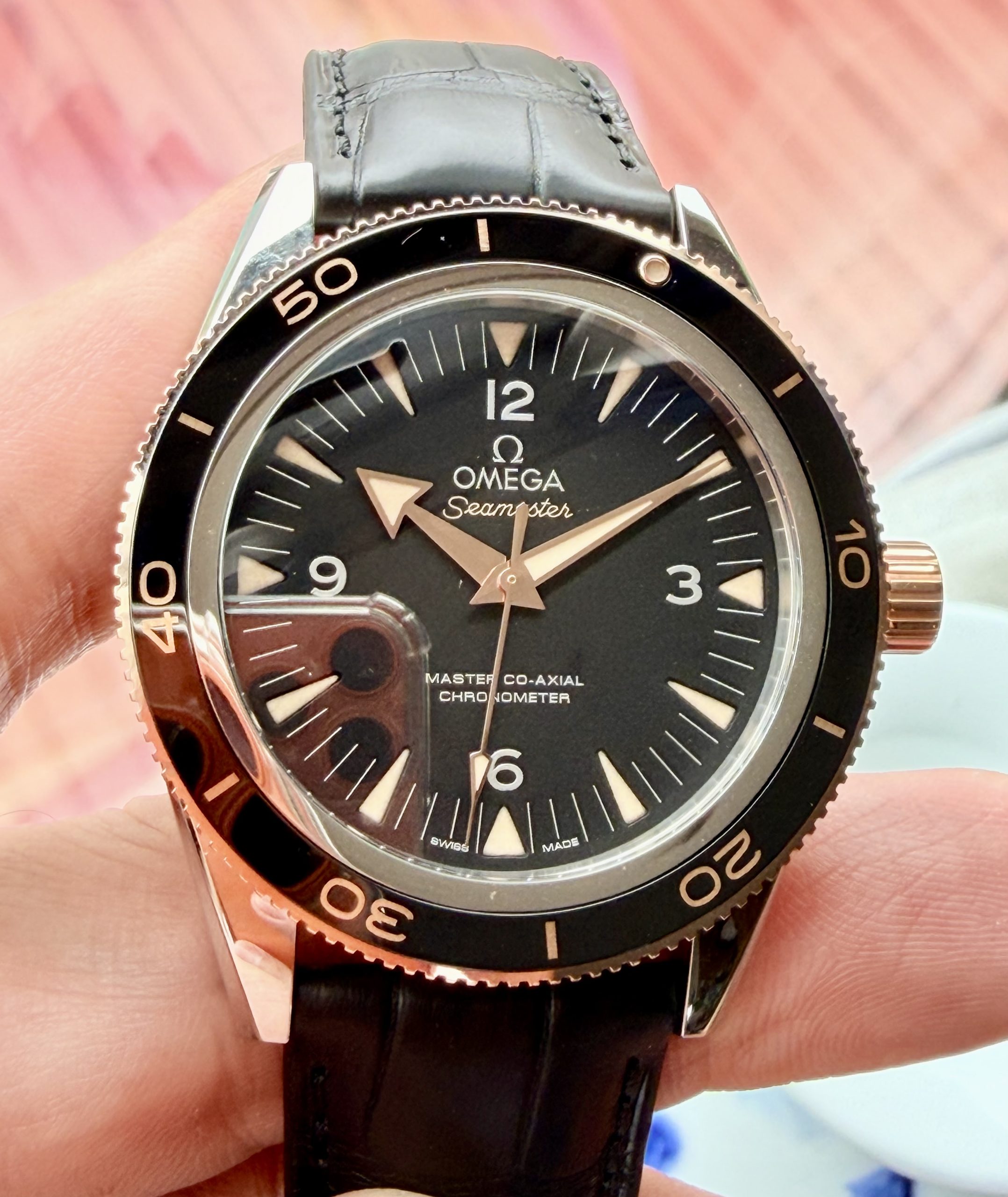OMEGA Seamaster Diver 300M Master 8400 Si14 Black Ceramic, Sedna Rose Gold 18k, Ref: 233.20.41.21.01.001, Demi Vàng hồng đúc 18k, Size 41mm, Khoá thông minh trượt nới dây đời mới nhất 2026 của OMEGA, New 100% date fullbox date 4/2026